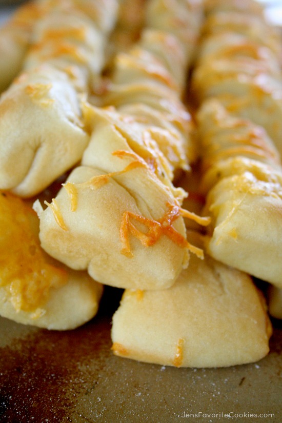 cheesy-garlic-twists-5
