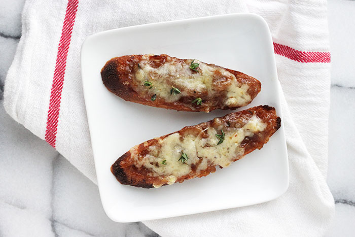 onion-crostini