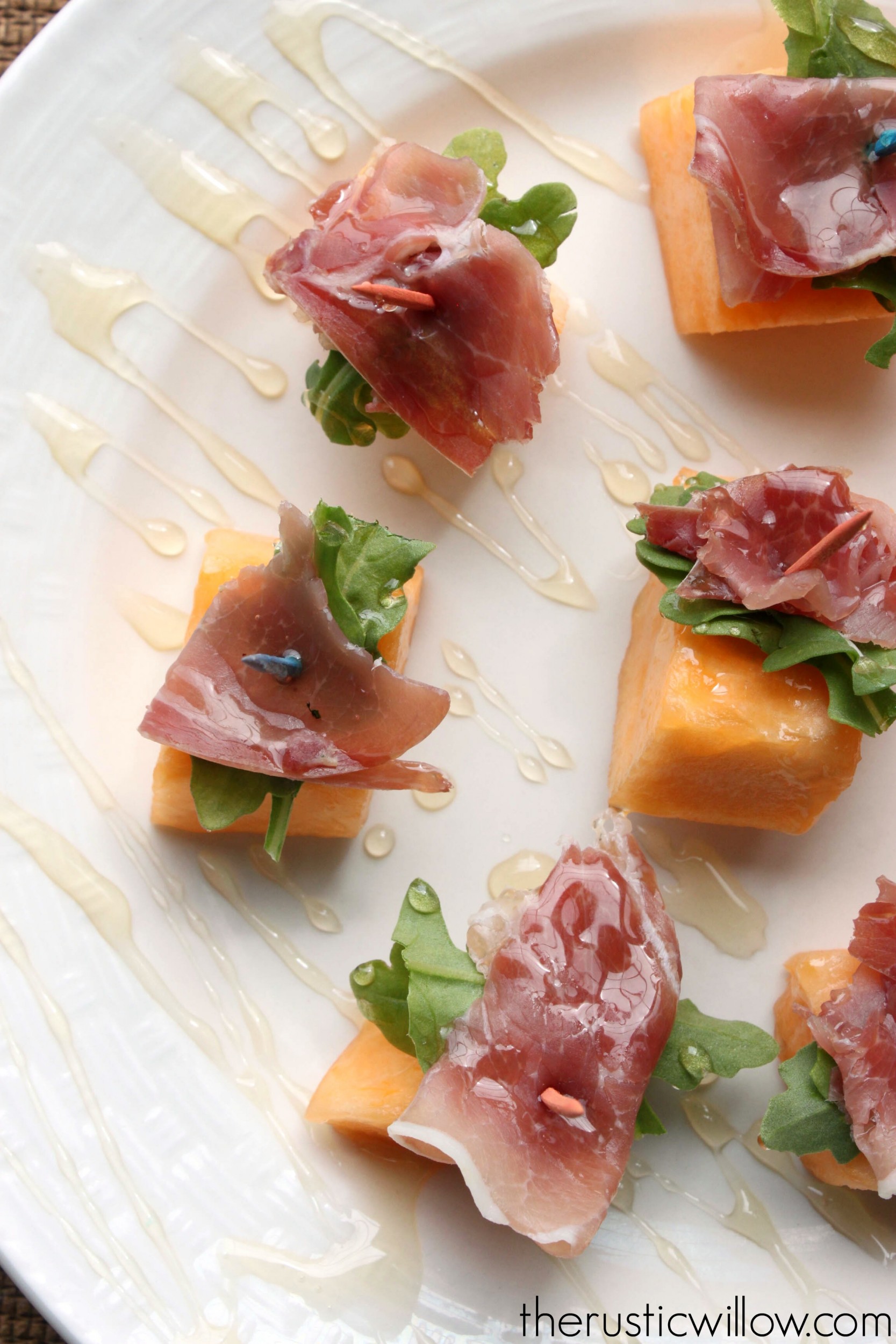 Melon prosciutto bites