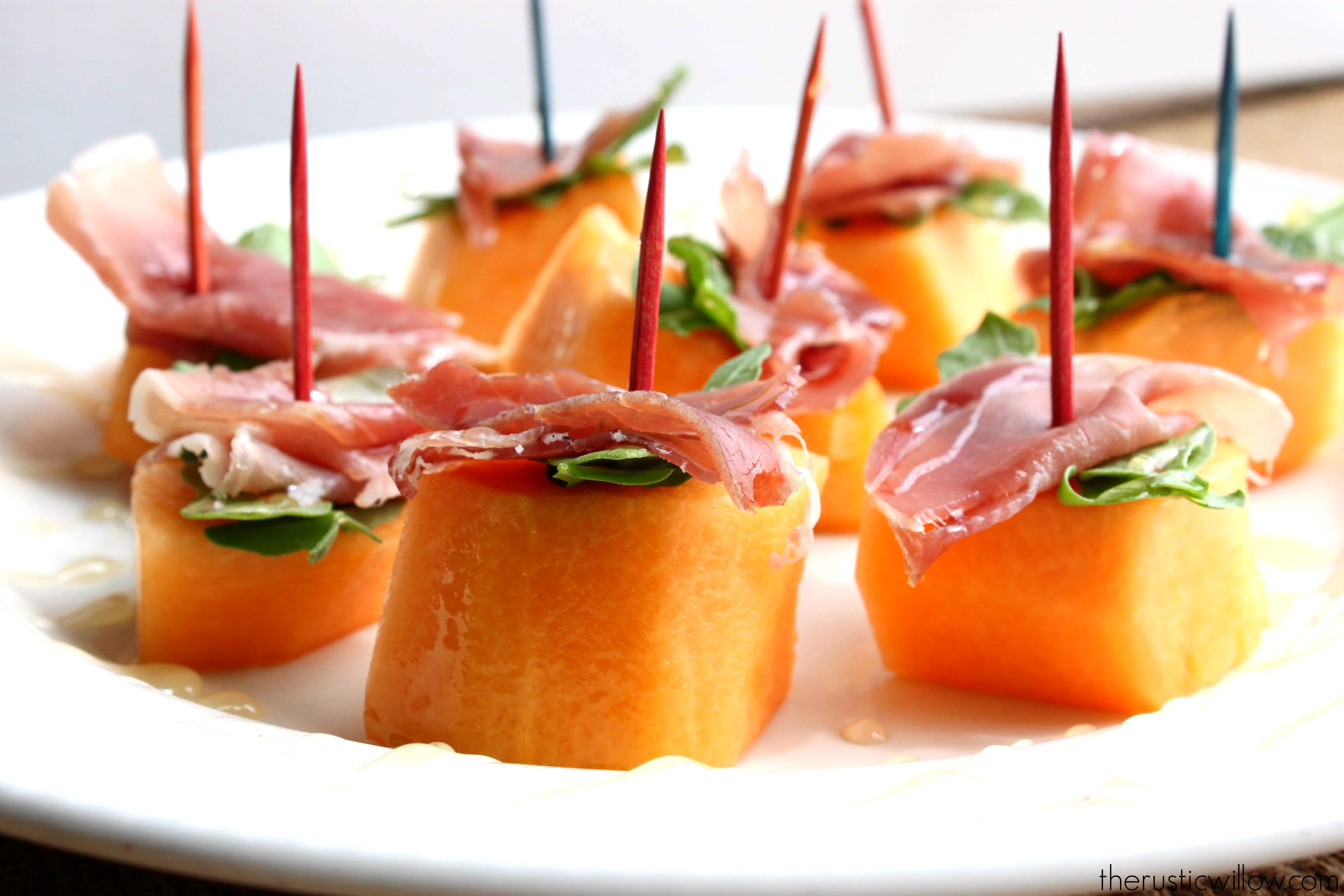 Melon prosciutto bites