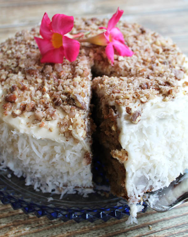 Hummingbird Cake slicing