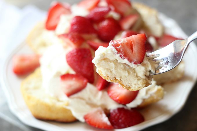 simple and quick strawberry shortcake dessert