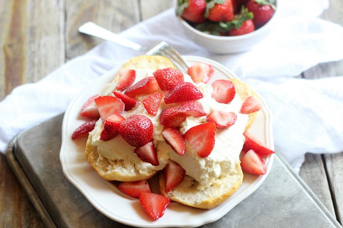 simple and quick strawberry shortcake dessert