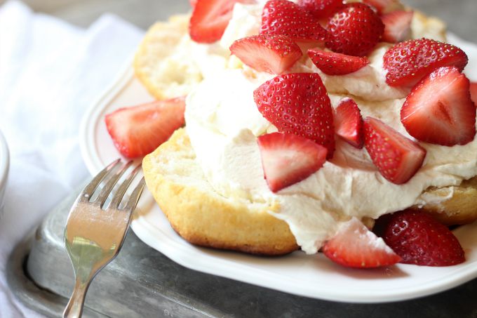 simple and quick strawberry shortcake dessert